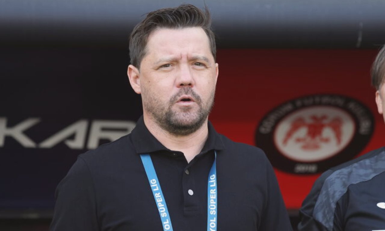 Süper Lig ekibinde flaş ayrılık!