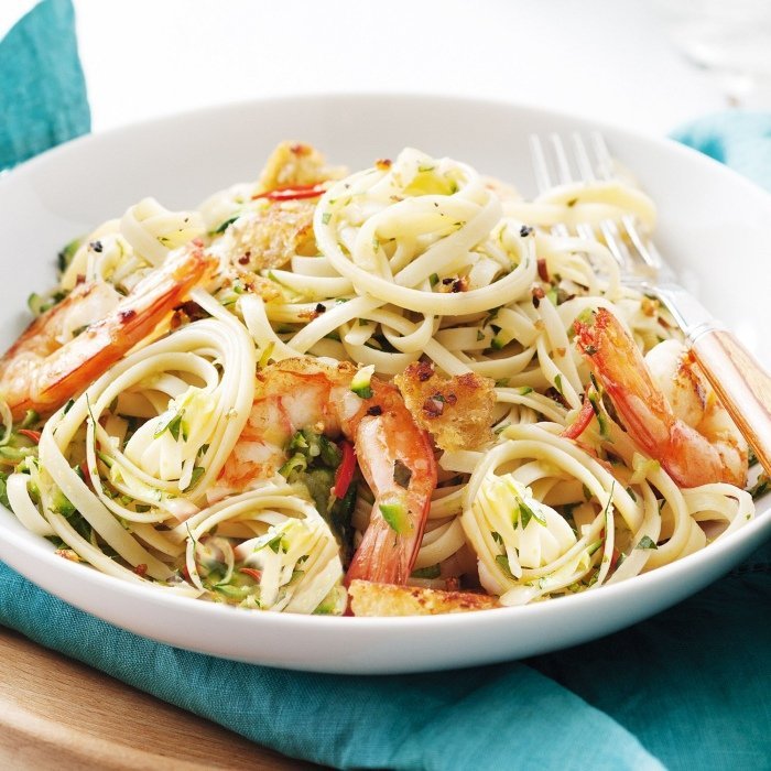 Acılı karidesli linguine